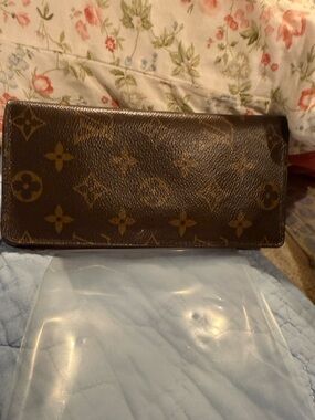 Louis Vuitton Brazza Wallet, a sleek, vertical organizer wallet EUC